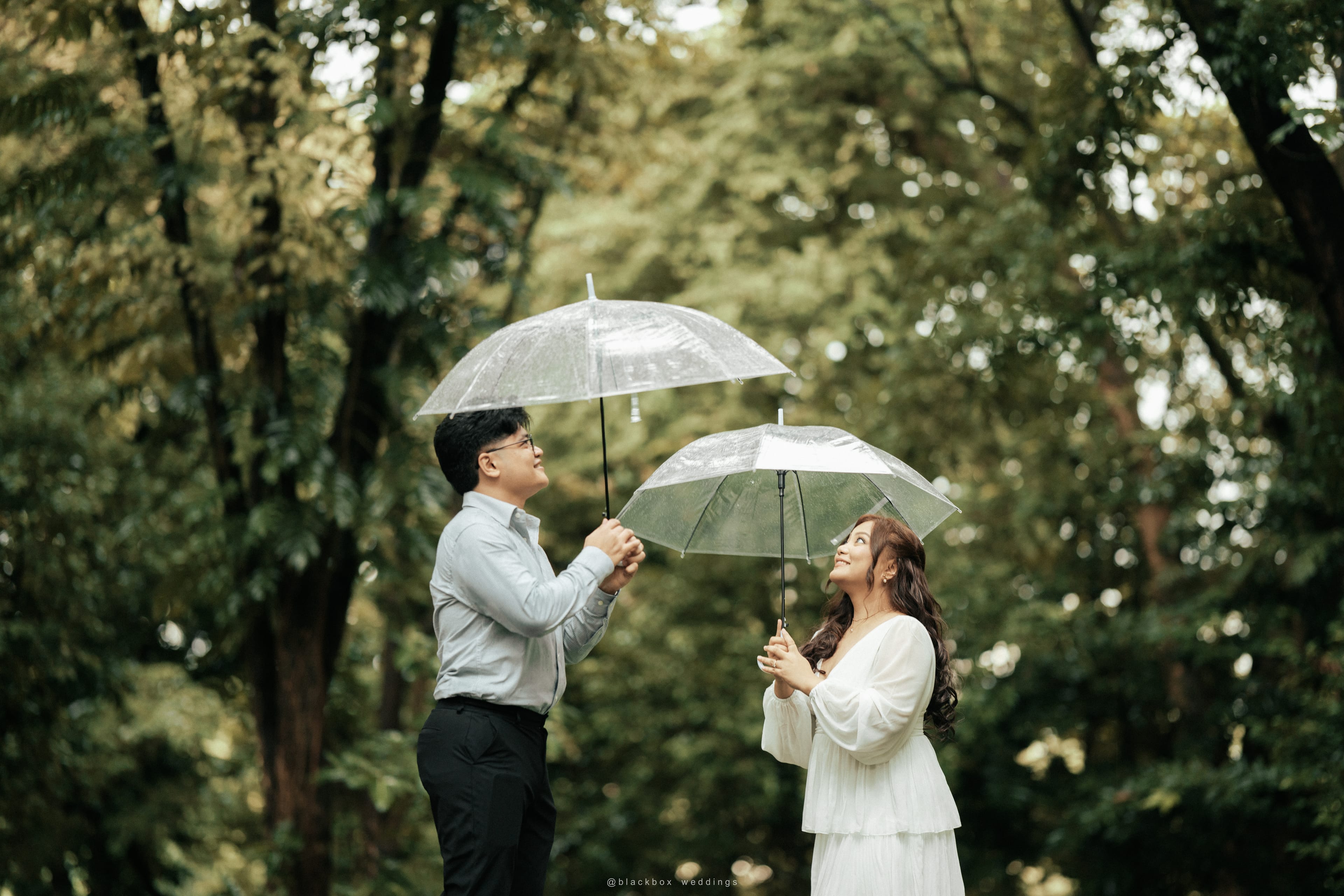 Dual umbrella look